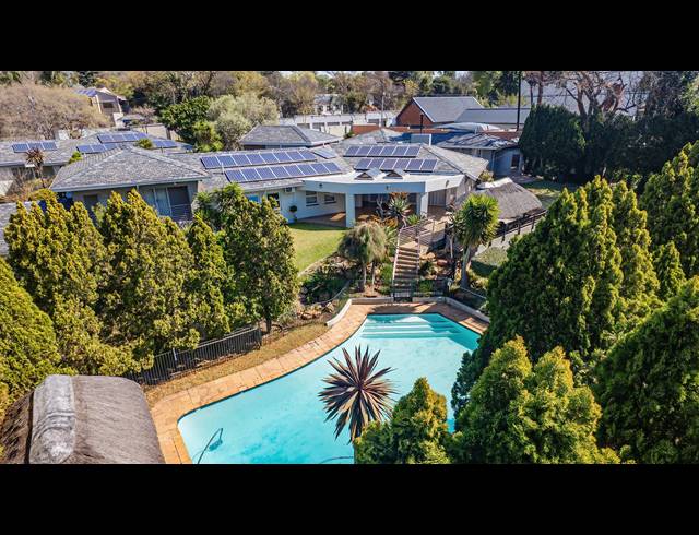 5 BEDROOM HOUSE FOR SALE IN BRYANSTON